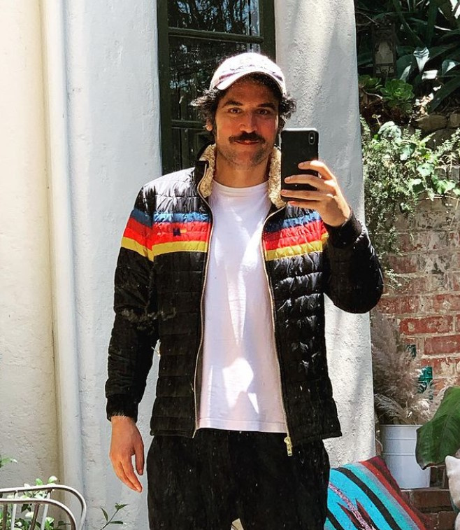 Josh Radnor viszonylag sokat posztol Instagramra, a szelfiktől sem riad vissza.
