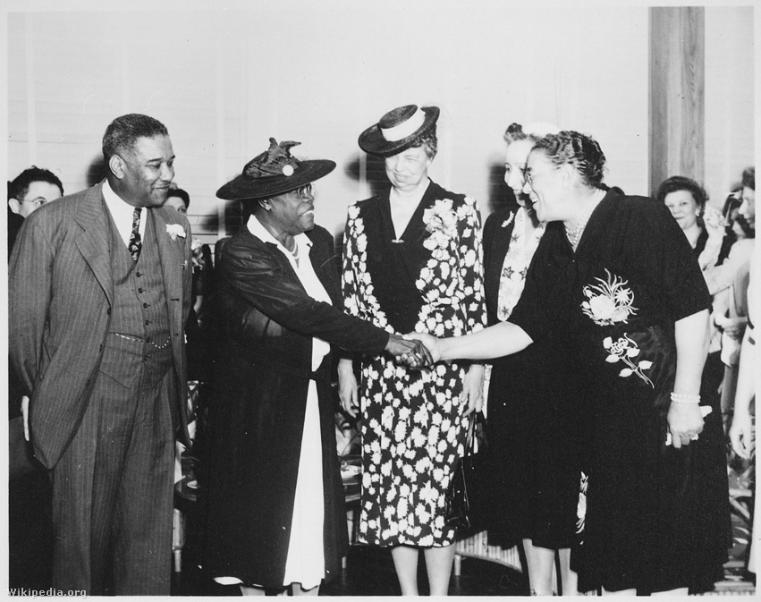 Eleanor Roosevelt és Mary McLeod Bethune, akit élethosszig tartó aktivizmusa során „a néger Amerika elismert first ladyjének” neveztek