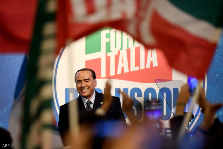 Silvio Berlusconi egy 2022. március 9-i római nagygyűlésen