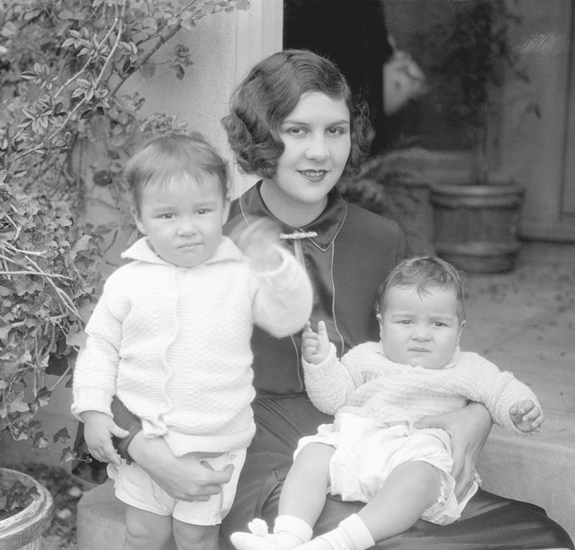 Lita Grey és két közös fia Chaplinnel.