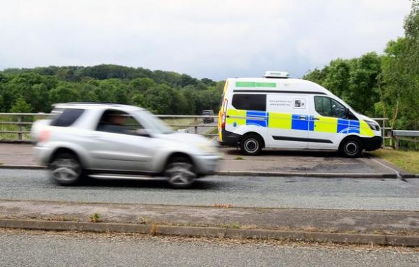 0 A-Go-Safe-police-speed-camera-van-on-the-A483-at-Rossett