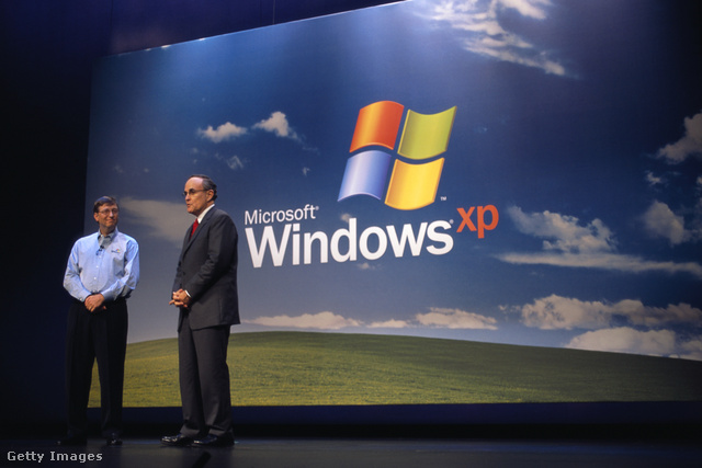 Bill Gates és Rudy Giuliani New York-i polgármester a Windows XP bemutatóján 2001-ben