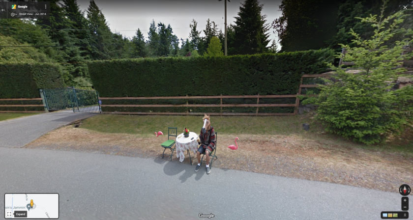 A Google szerint ez az Utcakép legfurcsább fotója, amit - való igaz - mi sem tudunk hová tenni. A Kanadában készült felvételen valaki az út szélén ücsörögve épp egy banánt fogyaszt, lómaszkban.