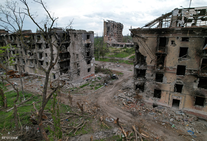Lebombázott lakóépületek Mariupolban, Ukrajnában 2022. május 22-én