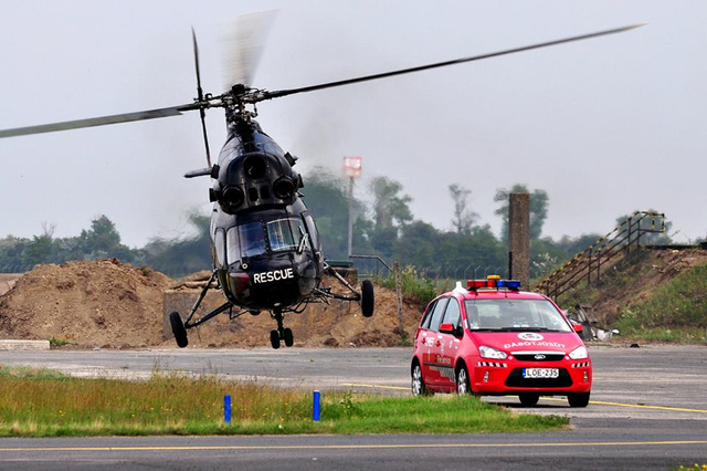 A katasztrófavédelem helikoptere Győr térségében
