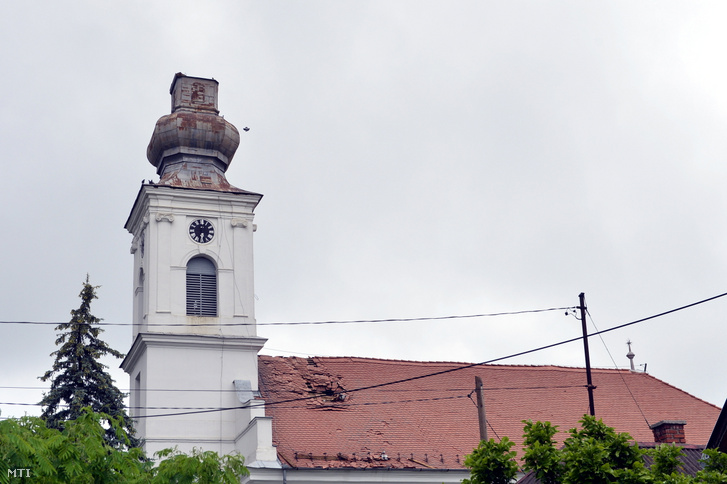 A Somogy megyei Csokonyavisonta református temploma, amelynek viharban tört le a toronycsúcsa 2022. május 28-án