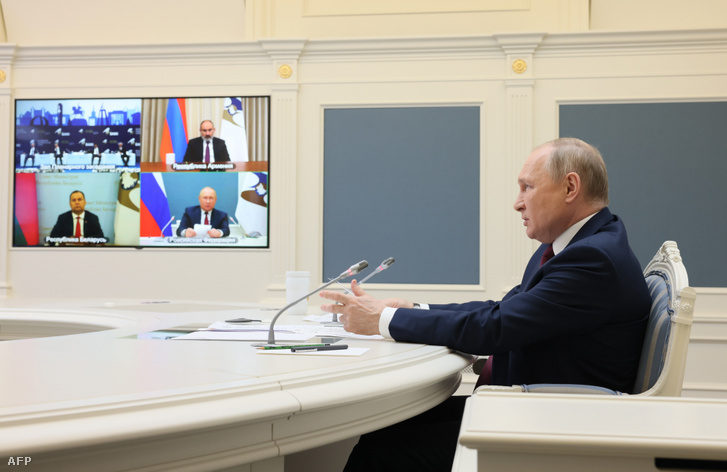 Vlagyimir Putyin orosz elnök 2022. május 26-án Moszkvában videokonferencián vesz részt a volt szovjet országok gazdasági fórumán
