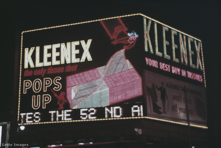 Kleenex-reklám éjjel a Times Square-en 1957-ben