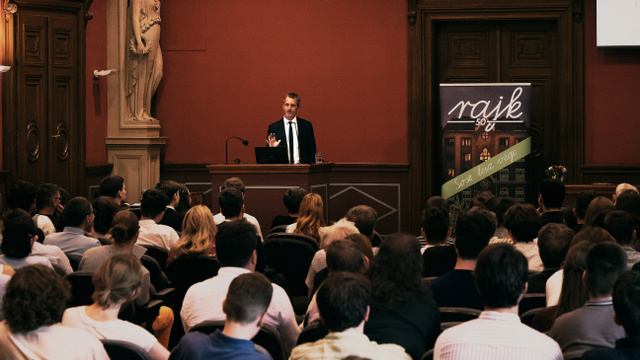 Matthew Gentzkow előadása Budapesten: a politikai megosztottságra hatással van-e a közösségi média?