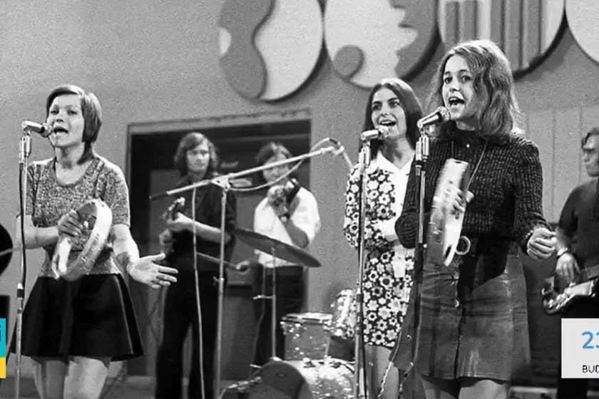 A Kócbabák az 1972-es Ki mit tud? színpadán. Balról jobbra: Marcellina, Fábián Éva és Csepregi Éva.