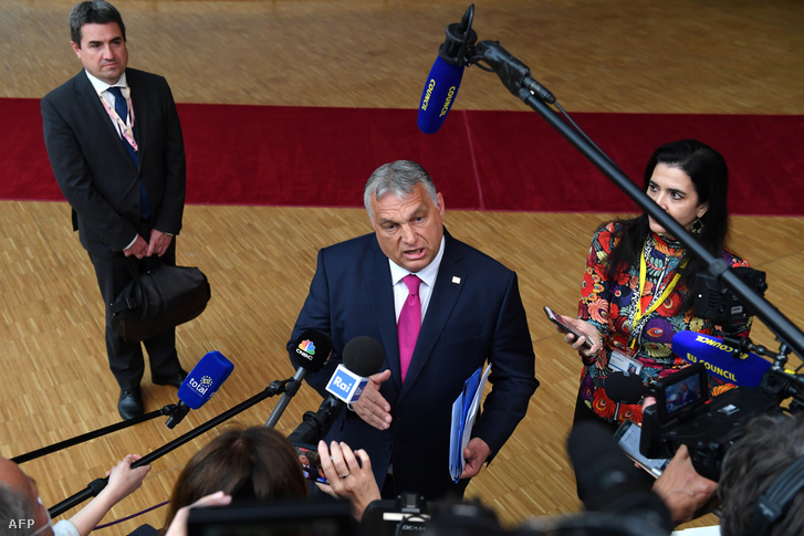 Orbán Viktor, Magyarország miniszterelnöke az Európai Tanács rendkívüli ülésének első napján, 2022. május 30-án