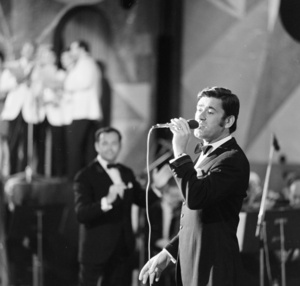 Koós János énekel az 1969-es Táncdalfesztiválon