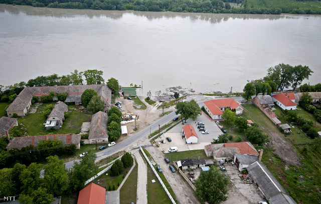 A Duna Komárom és Gönyű közötti szakasza június 5-én.