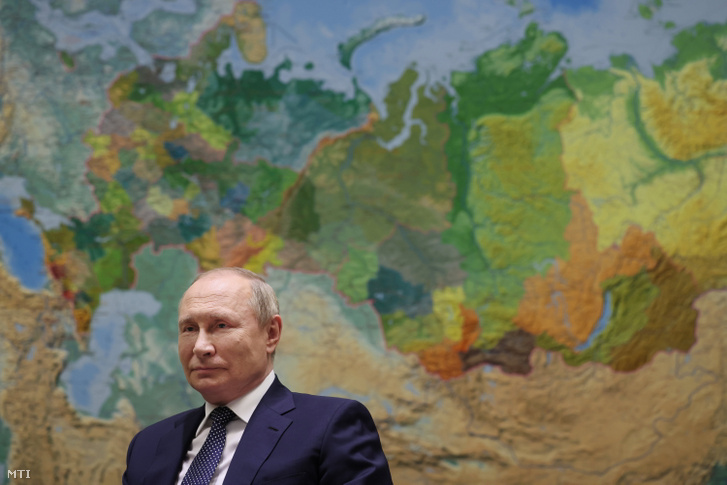 Vlagyimir Putyin orosz elnök interjút ad a Rosszija 1 állami tulajdonú orosz televíziós csatornának az államfői nyári rezidencián, a szocsi Bocsarov Rucsejben 2022. június 3-án