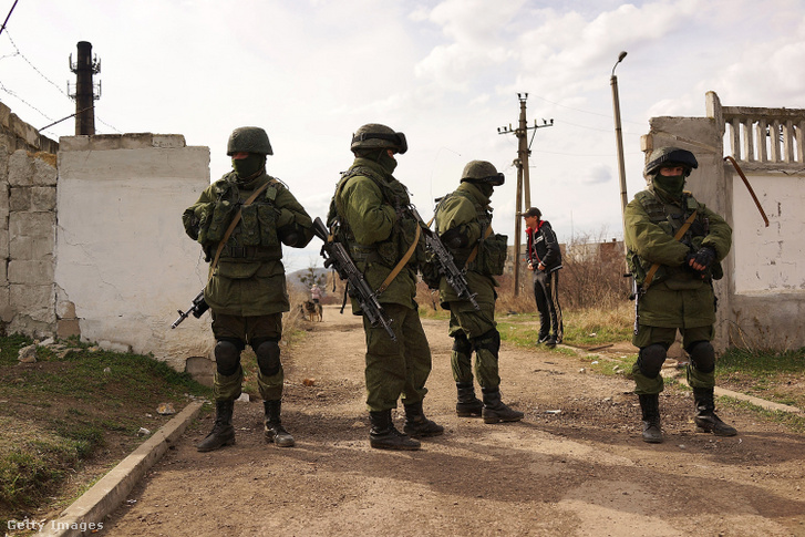 Orosz katonák Szimferopol közelében 2014. március 6-án