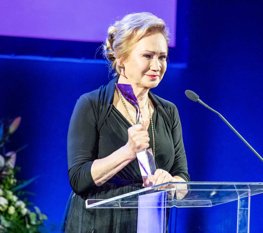 Udvaros Dorottya Kossuth- és Jászai Mari-díjas színművésznő, a Halhatatlanok Társulatának örökös tagja a Magyar Filmakadémia Egyesület életműdíjával bővítette elismerései sorát.