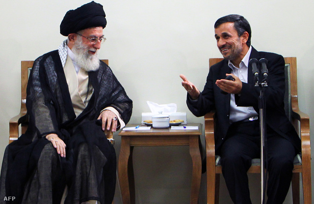 Ali Hamenei ajatolláh és Mahmúd Ahmadinezsád iráni elnök
