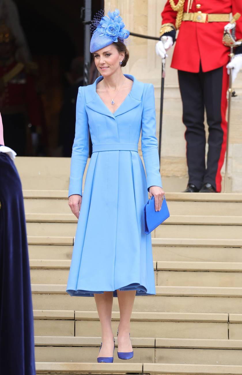 Katalin hercegné egy Alexander McQueen kabátruhában érkezett a Térdszalagrend éves ünnepségére.
