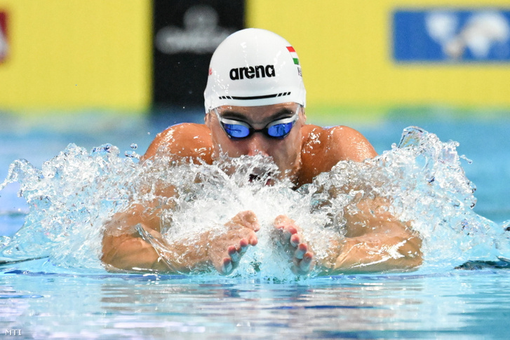 Takács Tamás a 100 méteres férfimellúszás előfutamában a vizes világbajnokságon a budapesti Duna Arénában 2022. június 18-án