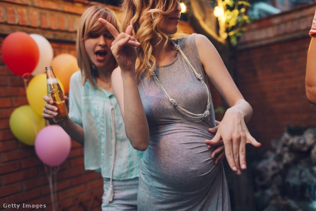 Terhesség alatt nem tilos táncolni és bulizni sem – persze alkohol nélkül