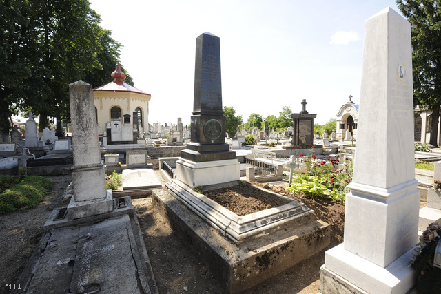 Skultéty László huszár zászlótartó síremléke az újaradi temetőben 2013. június 14-én.