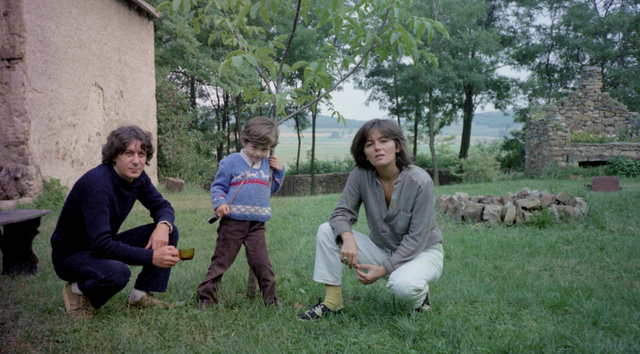 Cseh Tamás 1985-ben a családjával Kővágóörsön