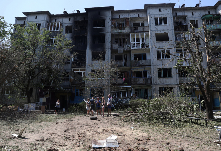 Egy megrongált lakóépület Donyeck megyében Oroszországban 2022. június 13-án