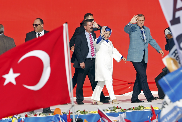 Recep Tayyip Erdogan a vasárnapi isztambuli gyűlésen