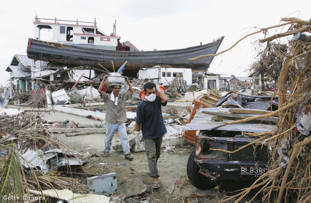 A cunami pusztítása Indonéziában, 2004 decemberében