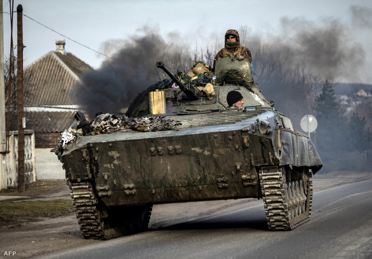 Ukrán katonák Trosztyanec városában 2022. március 29-én