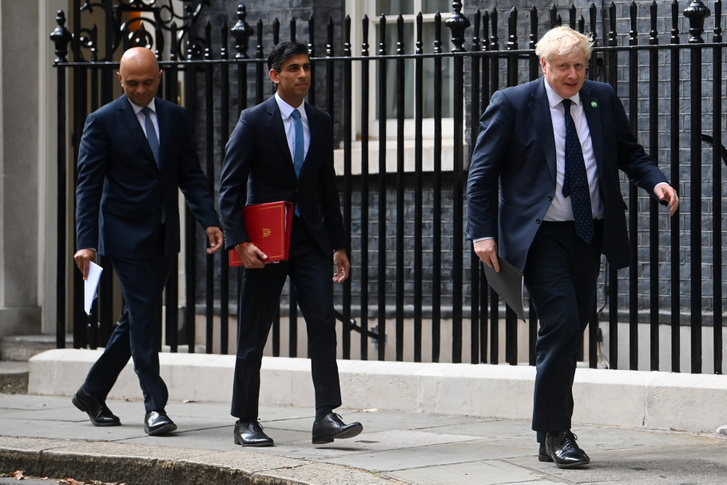 Sajid Javid, Rishi Sunak és Boris Johnson 2021. szeptember 7-én