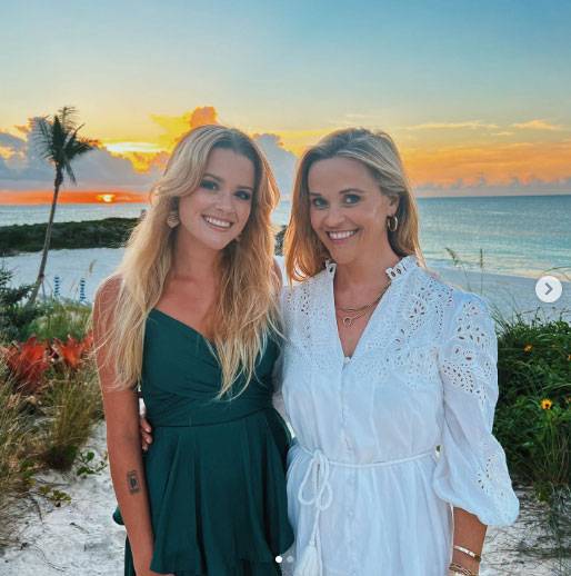 Reese Witherspoon és a gyönyörű Ava közös fotójára több mint egymillió lájk érkezett az Instagramon.