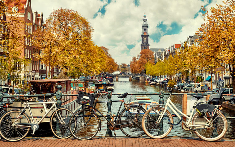 Az ötödik helyen landoló Amszterdamot haladó szemlélete és híres biciklis kultúrája repítette a top tízbe