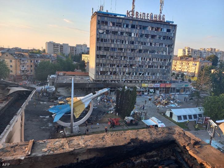 Orosz légicsapás következtében megsérült épület Vinnyicában 2022. július 14-én