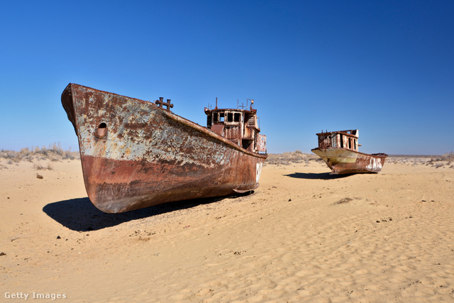 A Kazahsztán és Üzbegisztán határvidékén lévő kiszáradt Aral-tó elborzasztó látványt nyújt