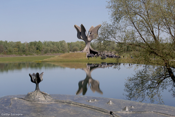 Második világháborús emlékmű Jasenovacban 2018. április 22-én