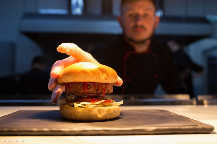A Beyond Meat növényi húspogácsáját tartalmazó hamburger egy moszkvai étteremben 2019. szeptember 27-én