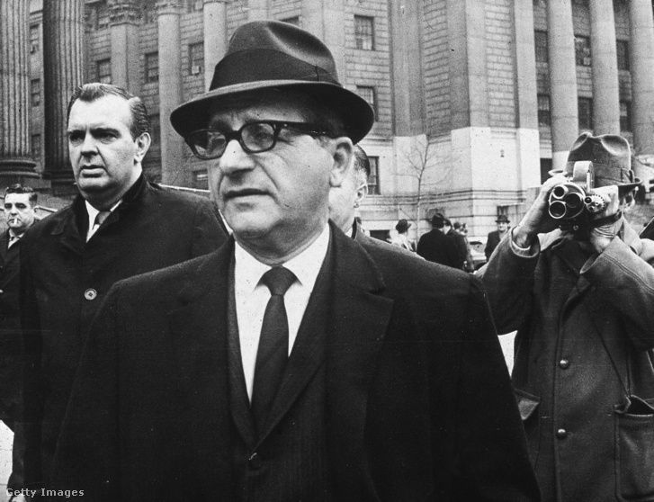 Sam Giancana, miután elhagyta a bíróságot 1965-ben