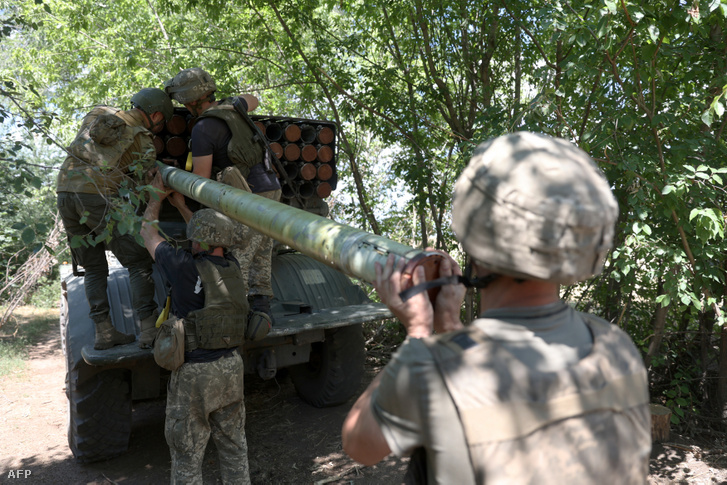 Ukrán katonák a Donbász régióban 2022. július 19-én