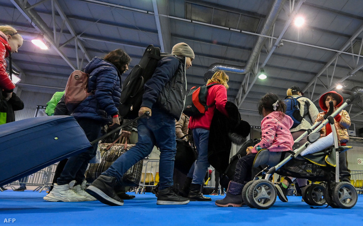 Ukrán menekültek a a BOK sportcsarnokba Budapesten 2022. március 22-én