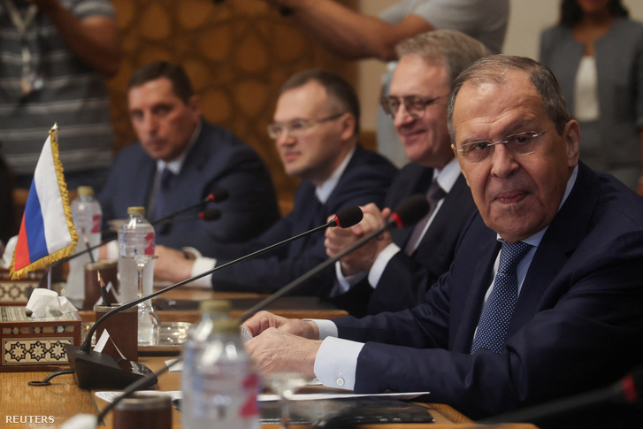 Szergej Lavrov orosz külügyminiszter találkozón vesz részt egyiptomi kollégájával, Sameh Shoukryval Kairóban, Egyiptomban 2022. július 24-én