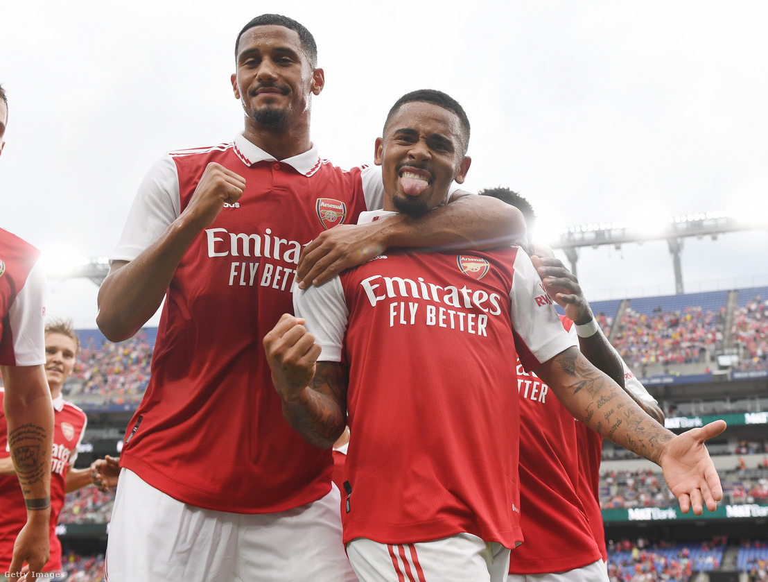 Gabriel Jesus (jobbra) üstökösként robbant be az Arsenal csapatába