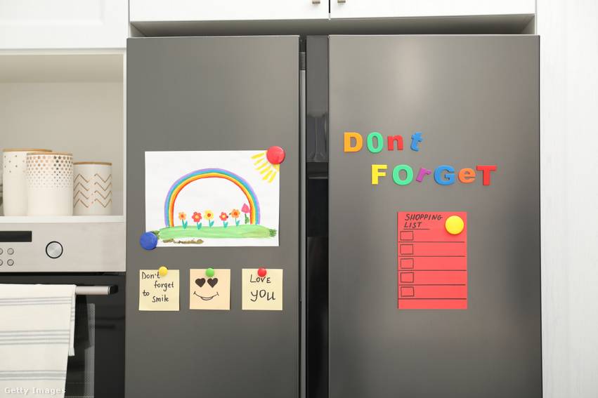 Ha már unod, hogy a hűtőd tele van aggatva mindenféle üzenetekkel, próbáld ki a mágnesfestéket, és készíts családi üzenőfalat