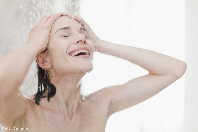 Egy gyors reggeli zuhany hideg vízzel frissítő hatású lehet