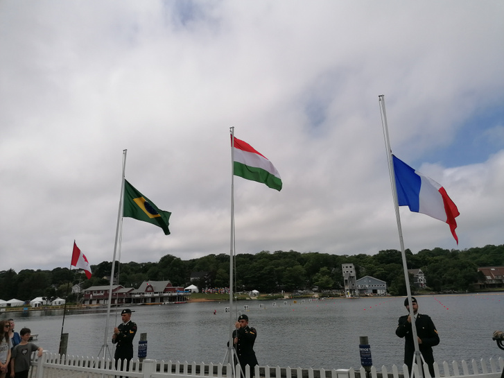 Lengedezett a magyar zászló az aranyérem átadása után