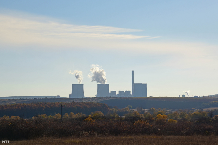 A Mátrai Erőmű, egy széntüzelésű erőmű látképe 2021. november 6-án