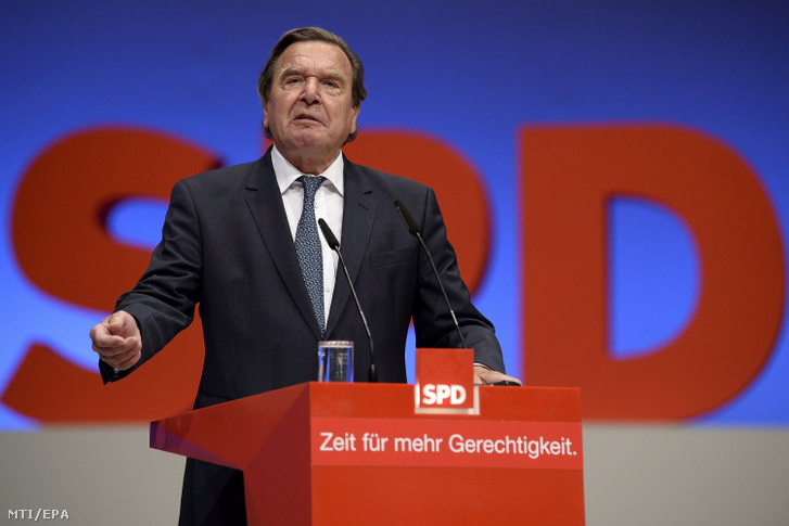 Gerhard Schröder 2017. június 25-én beszél Dortmundban az SPD konferenciáján