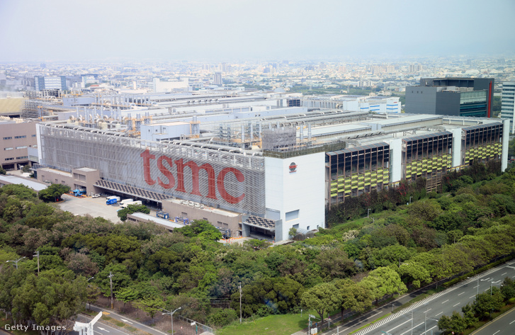 A Taiwan Semiconductor Manufacturing Co. (TSMC) épülete a tajvani Taichungban található Central Taiwan Science Parkban 2022. április 8-án