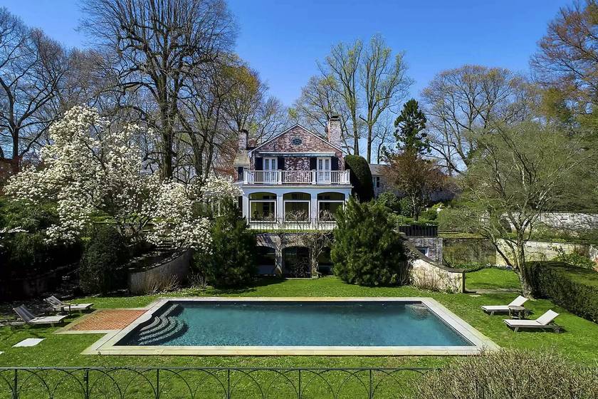 Richard Gere a 13 hektáros területen fekvő luxusingatlant 10,8 millió dollárért kaparintotta meg.