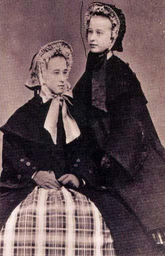 A 15 éves Horony Katalin, azaz Nagyorrú Kati húga, Vilhelmina társaságában 1865-ben